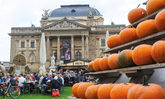 Das Erntedankfest am Warmen Damm hinter dem Staatstheater