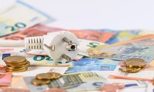 Geld und Stecker