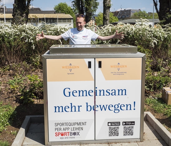 Einweihung der "SportBox" in Kastel/Sozialdezernent Christoph Manjura