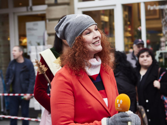 Aufstellung Weihnachtsbaum Sternschnuppenmarkt