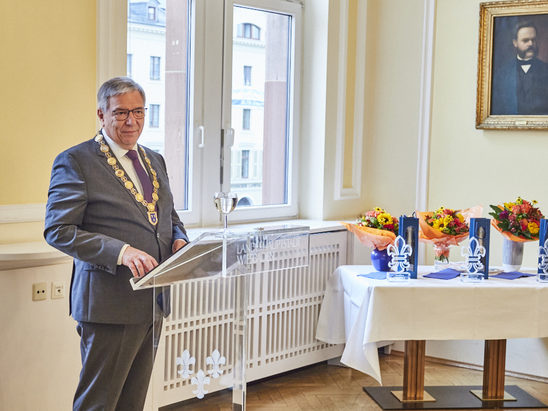 Verleihung der Wiesbadener Lilie/Oberbürgermeister Gert-Uwe Mende