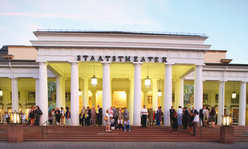 Die Kolonnaden des Hessischen Staatstheaters.