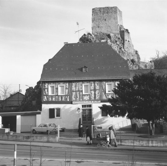 Burg Frauenstein von der Kirschblütenstraße gesehen, 1975