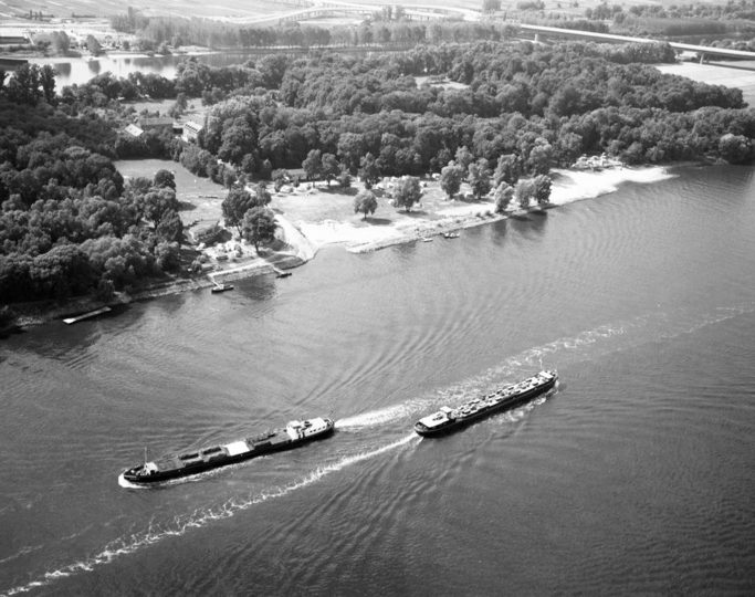 Schiffe vor der Rettbergsaue, 1964