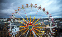 Vom Riesenrad hat man einen grandiosen Blick über die Stadt.