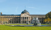 Kurhaus mit Bowling Green